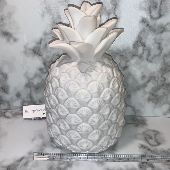 Glowing Pineapple Table Lamp / Decor - Picture 5 of 14
